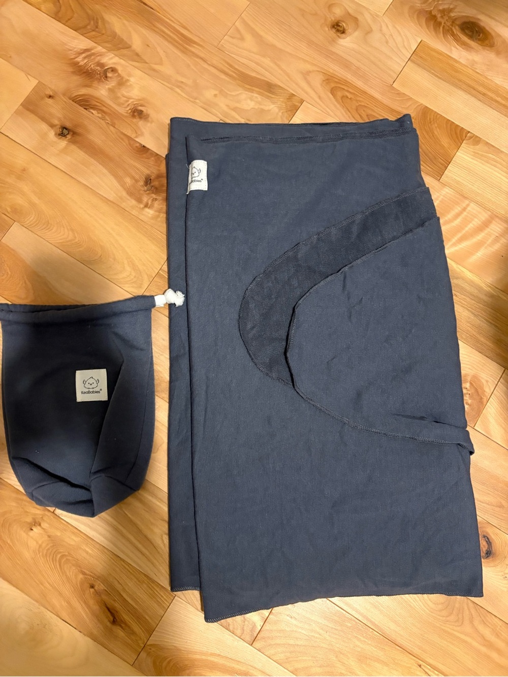 KeaBabies wrap carrier in “Raven” dark grey